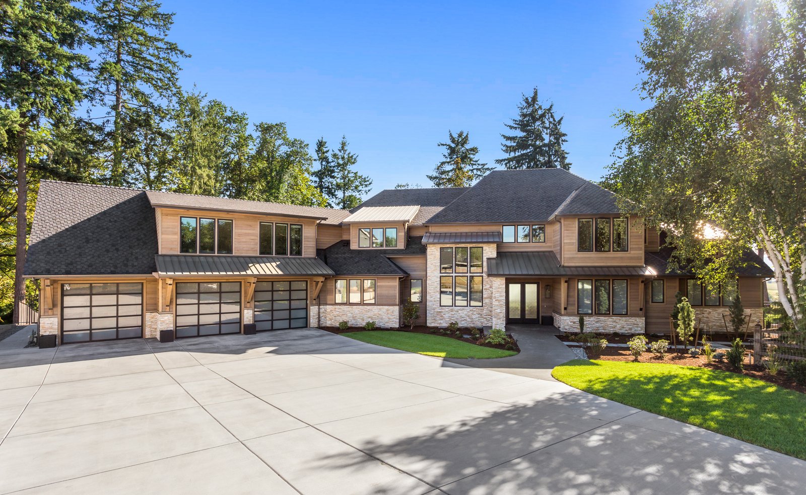 Custom home exterior by Reschka Design Build in Oakland County Michigan